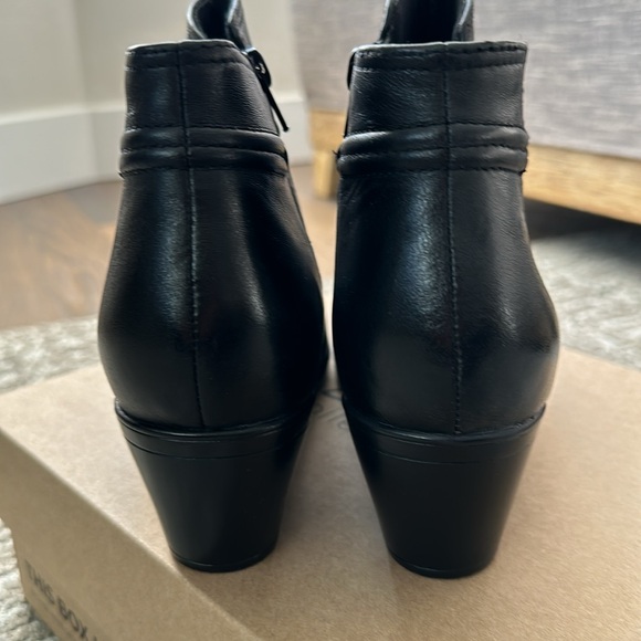 Clarks Emily2 Ankle Boot - Picture 4 of 7